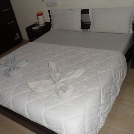 Hotel Rajdeep Inn Ahmedabad Exterior foto