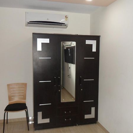 Hotel Rajdeep Inn Ahmedabad Exterior foto