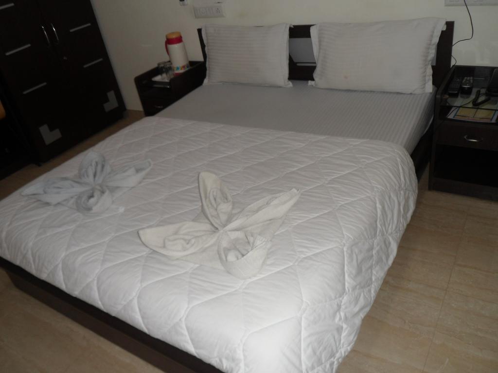 Hotel Rajdeep Inn Ahmedabad Exterior foto