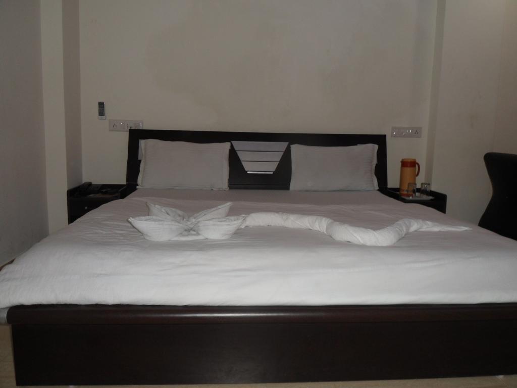 Hotel Rajdeep Inn Ahmedabad Exterior foto