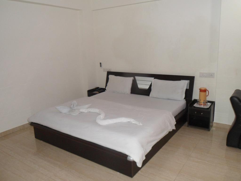Hotel Rajdeep Inn Ahmedabad Exterior foto