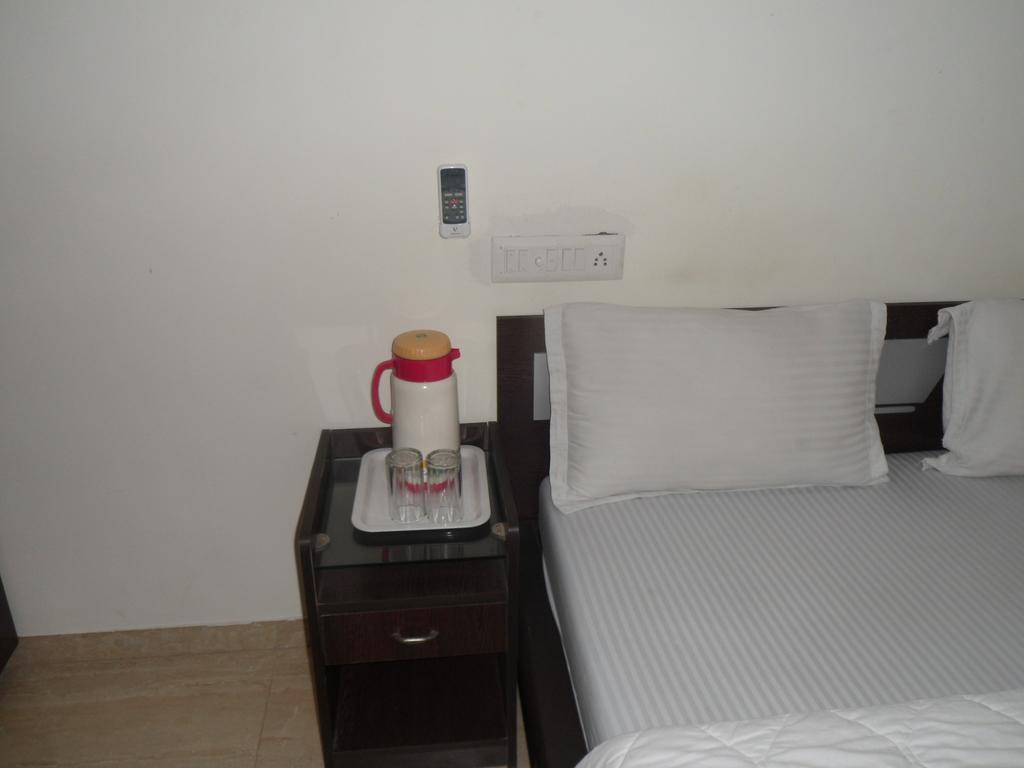 Hotel Rajdeep Inn Ahmedabad Exterior foto