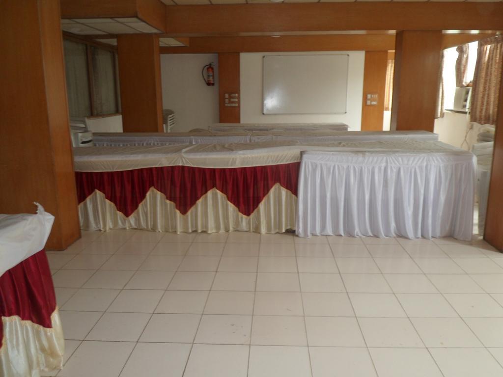 Hotel Rajdeep Inn Ahmedabad Exterior foto