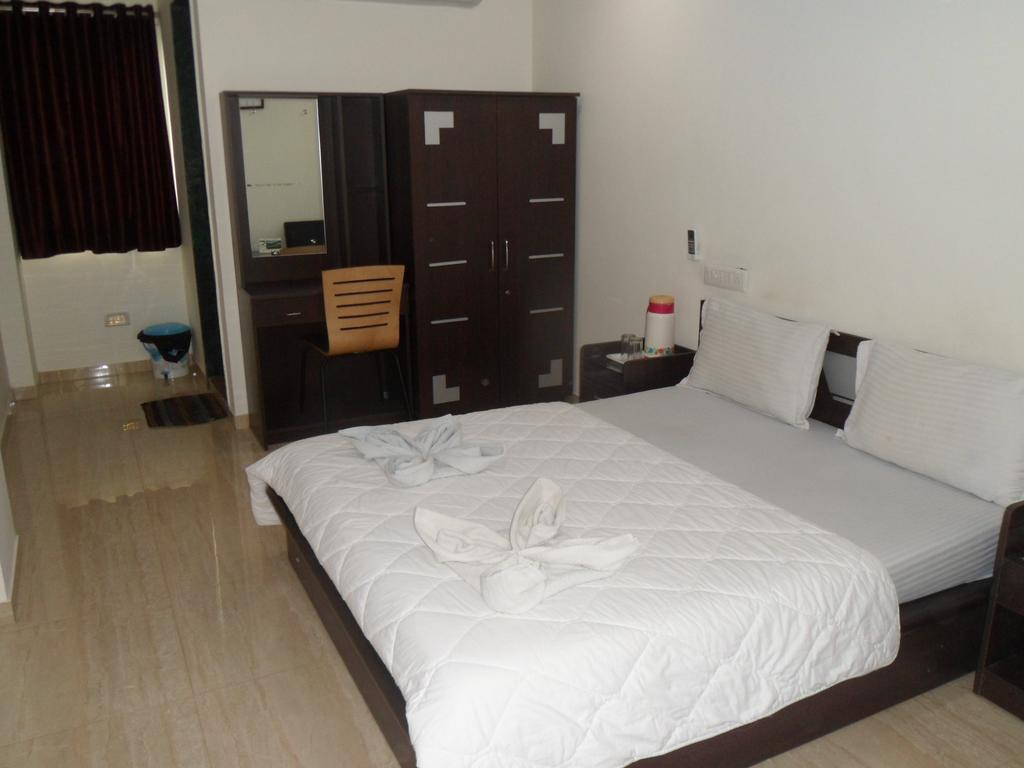 Hotel Rajdeep Inn Ahmedabad Exterior foto